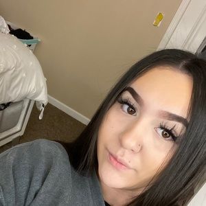 Meet your Posher, Alexia